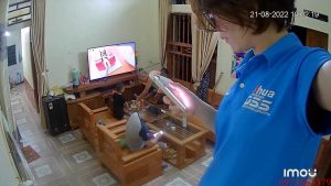NHAN VIEN SUA CAMERA